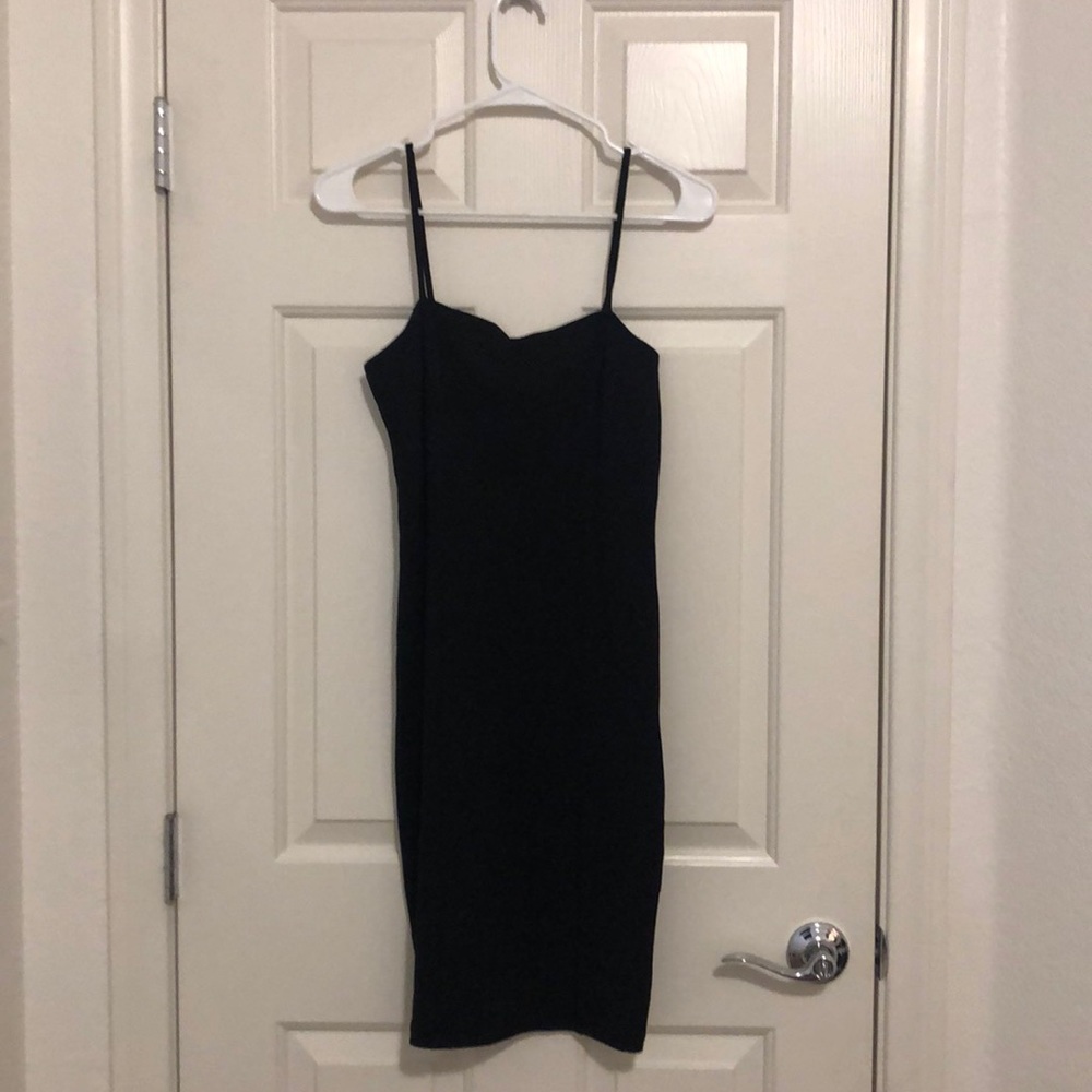a black plain dress from forever 21
